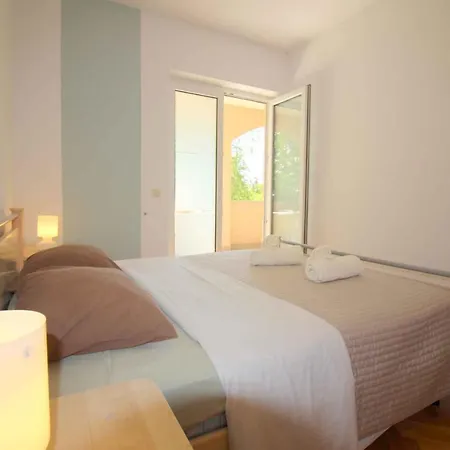 In With One-bedroom 17 Apartment *
